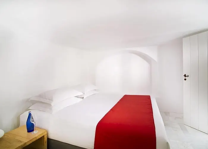 Avianto Oda ve Kahvaltı Imerovigli (Santorini)